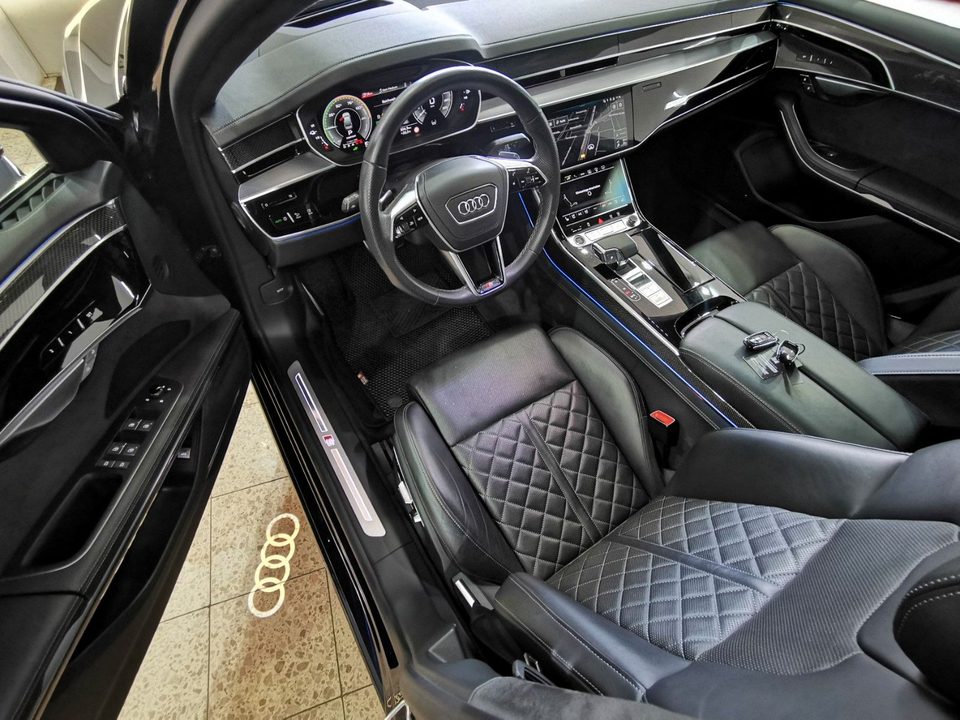 Audi A8