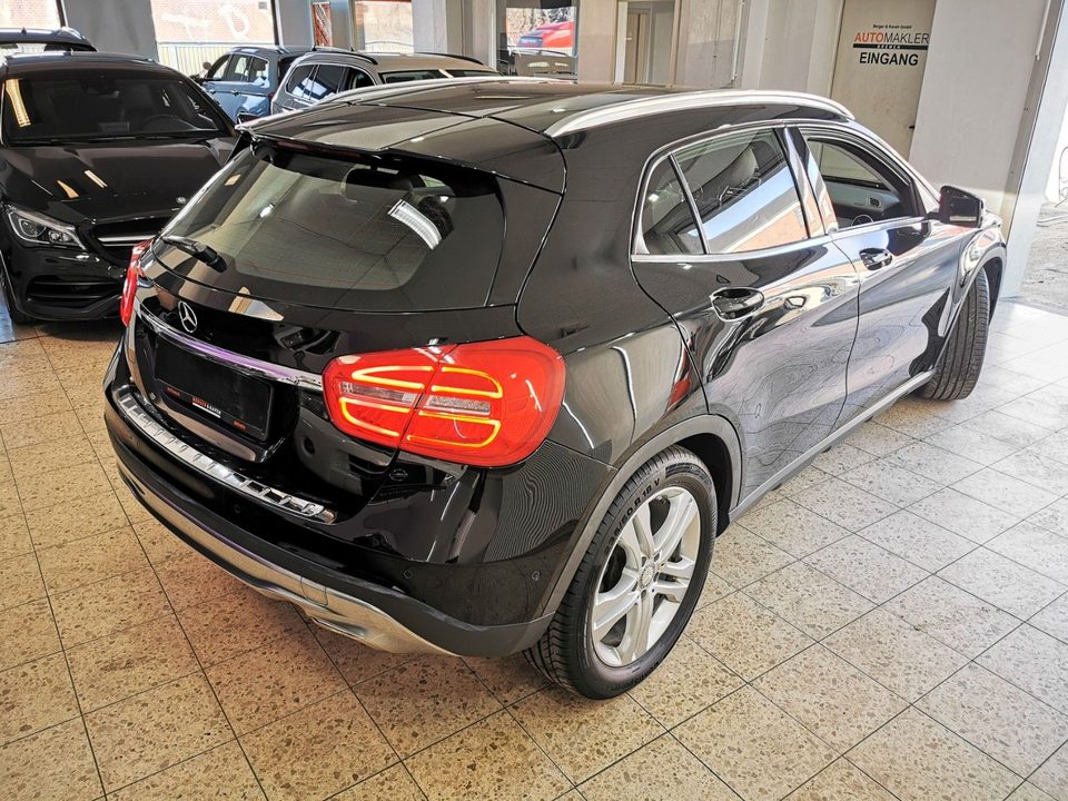 Mercedes-Benz GLA 200