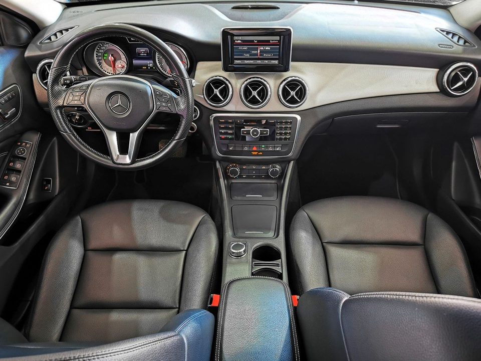 Mercedes-Benz GLA 200