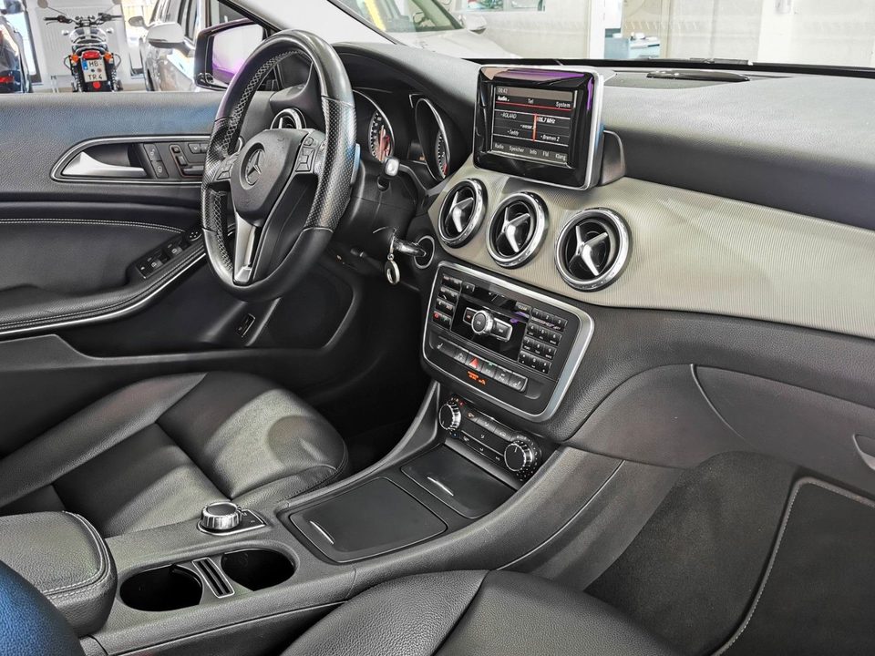 Mercedes-Benz GLA 200