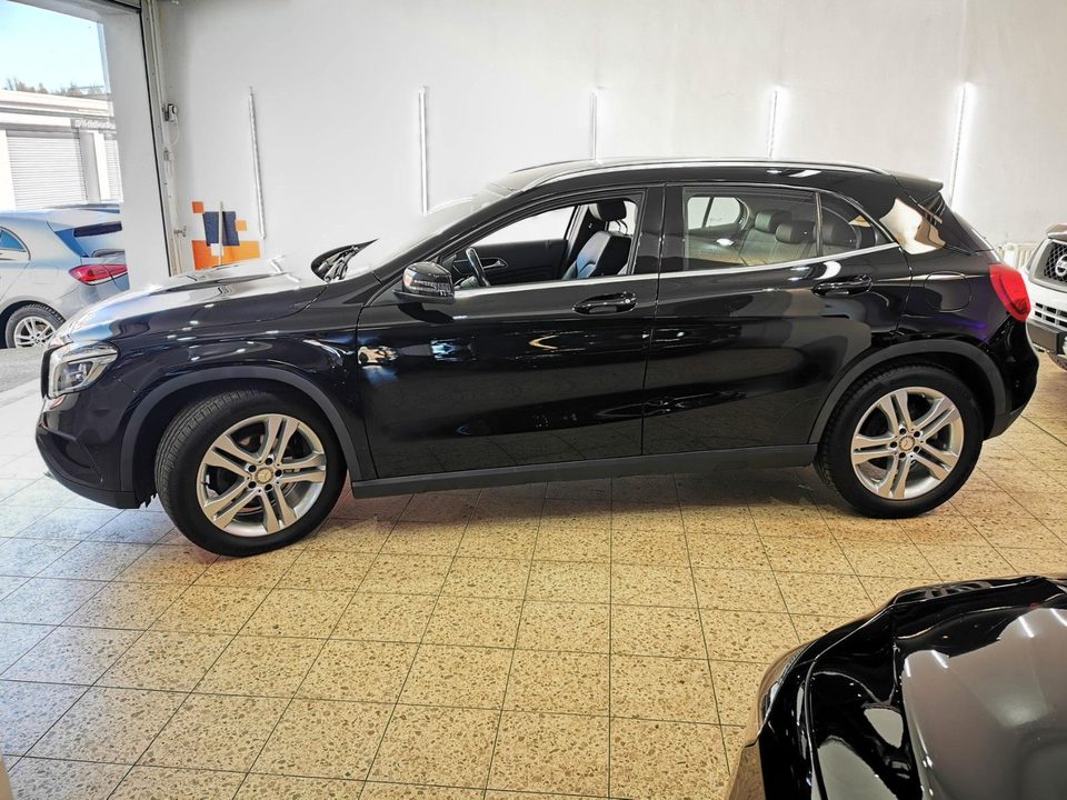 Mercedes-Benz GLA 200