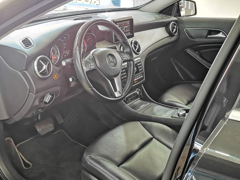 Mercedes-Benz GLA 200