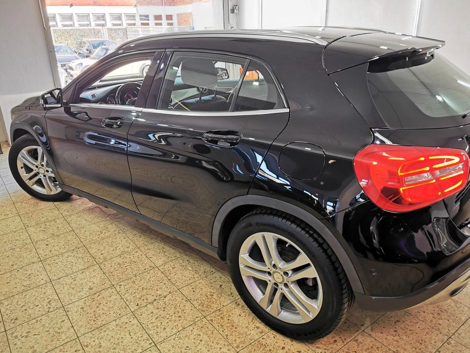 Mercedes-Benz GLA 200