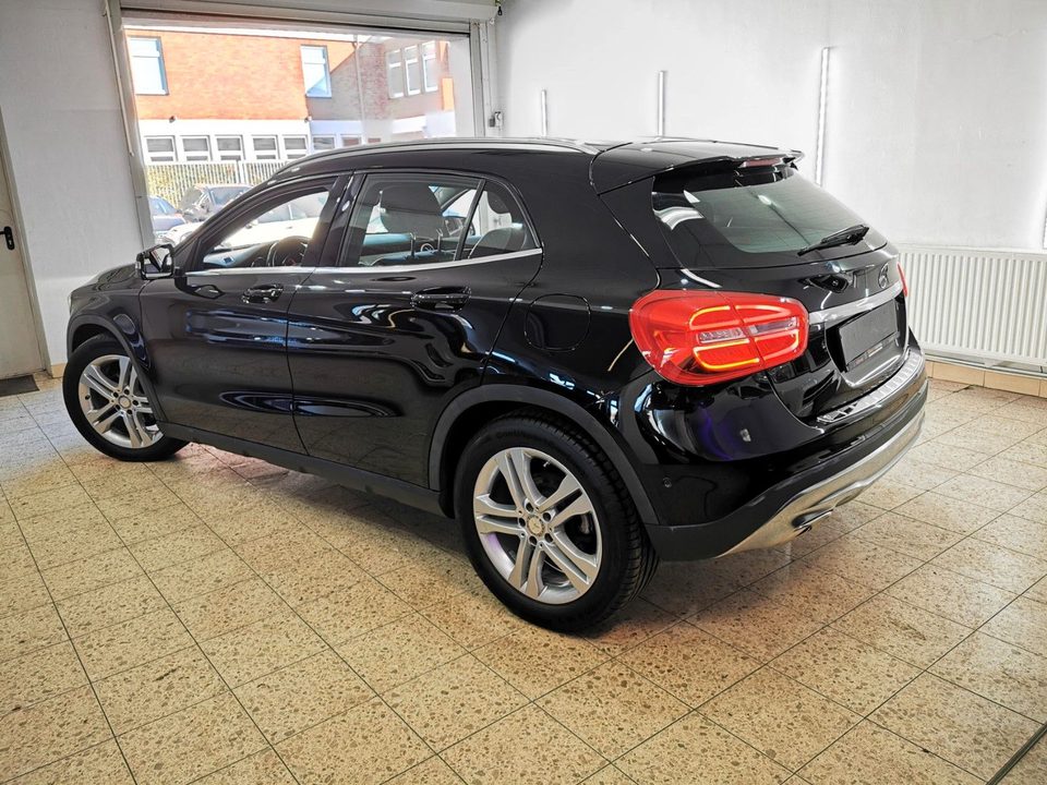 Mercedes-Benz GLA 200