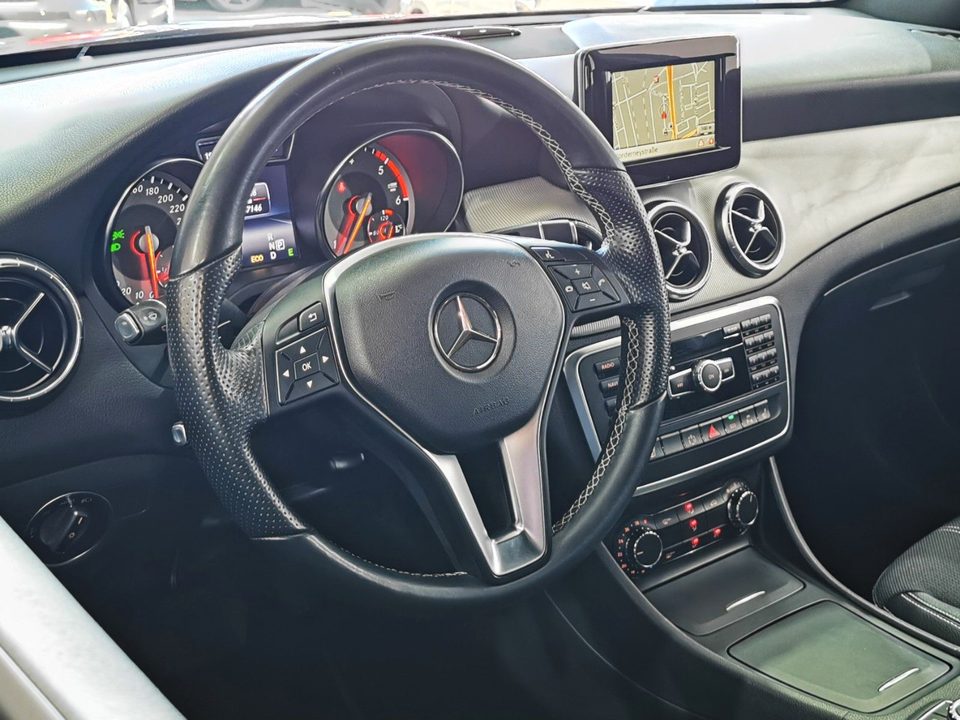 Mercedes-Benz CLA 220