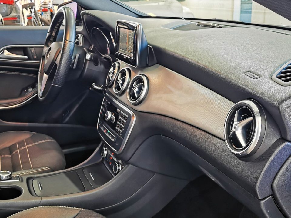 Mercedes-Benz CLA 220