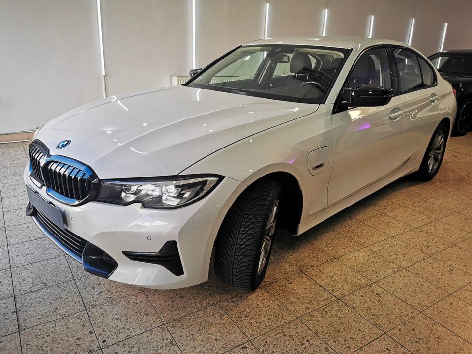 BMW 330