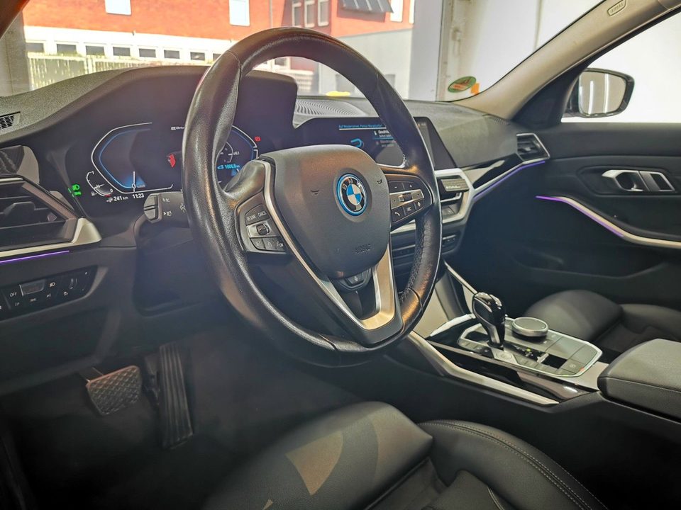 BMW 330