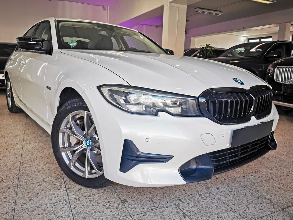 BMW 330