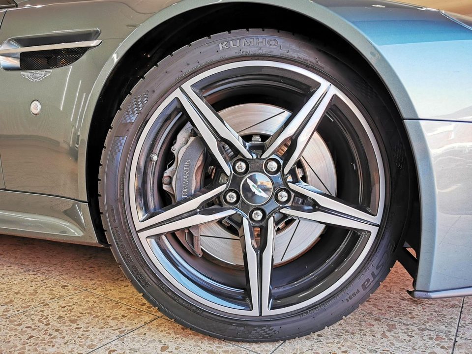 Aston Martin V8 Vantage